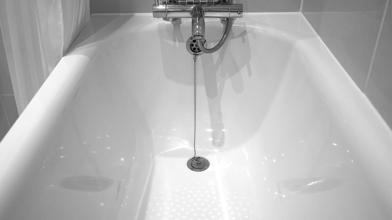 How To Clean The Bathtub