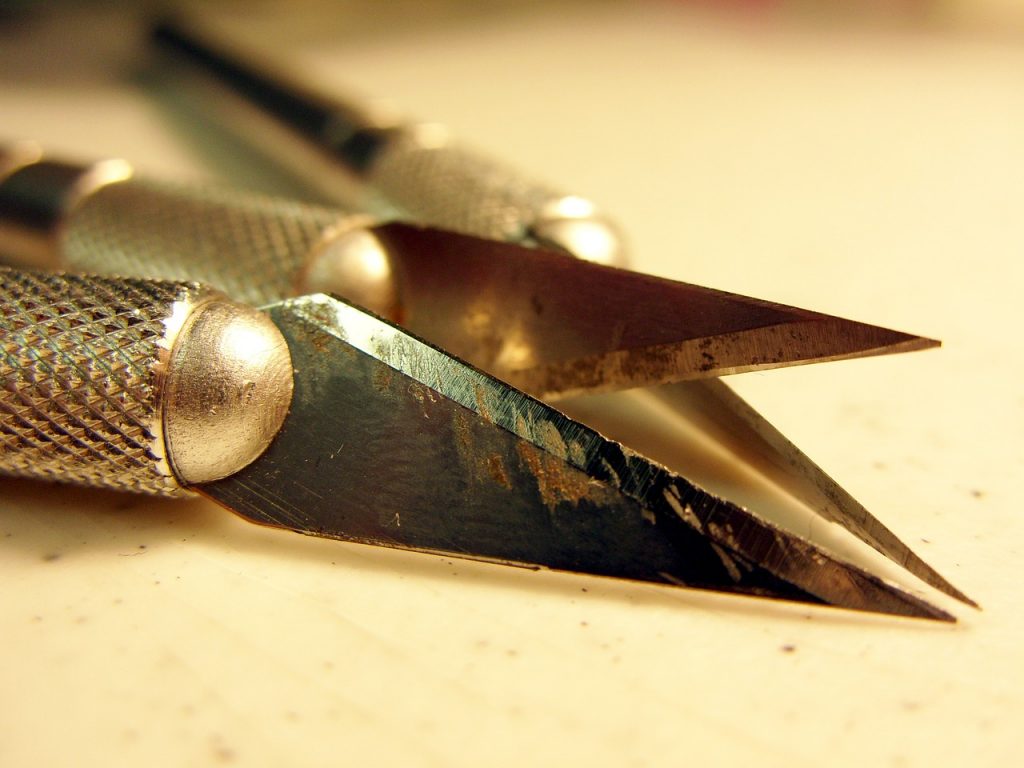 sharp objects are unlucky during cny