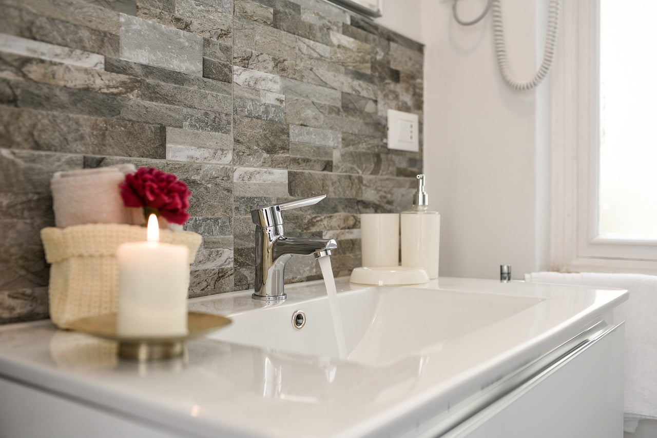 How To Clean Bathroom Walls (or Any Wall) in 5 Steps
