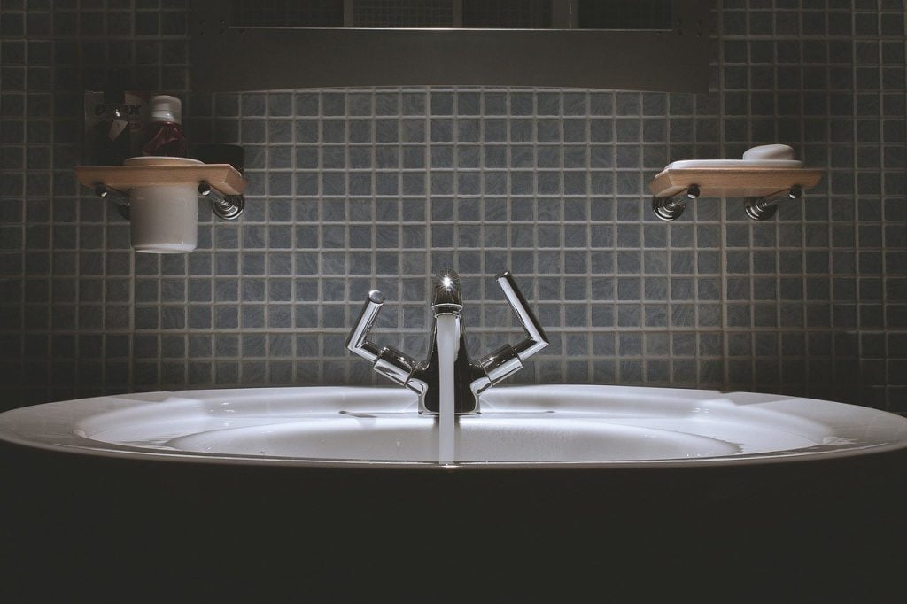 Don't neglect the walls in toilet cleaning!