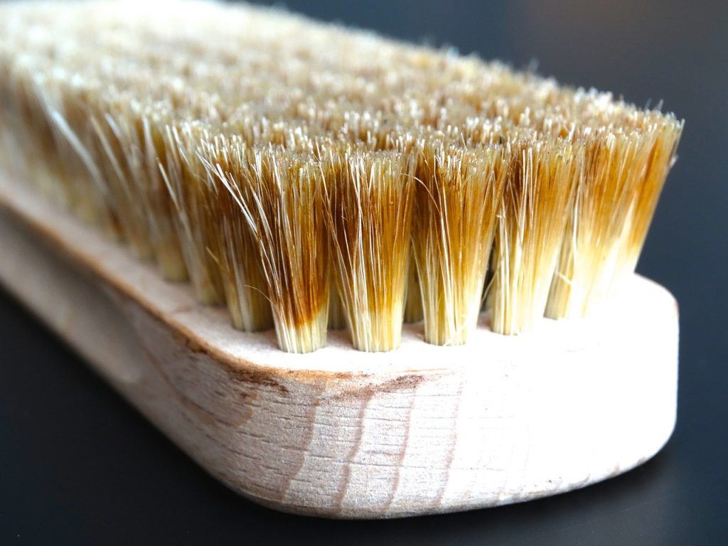 As per MEIDE, hard bristle brushes are essential for deep cleaning and scrubbing!