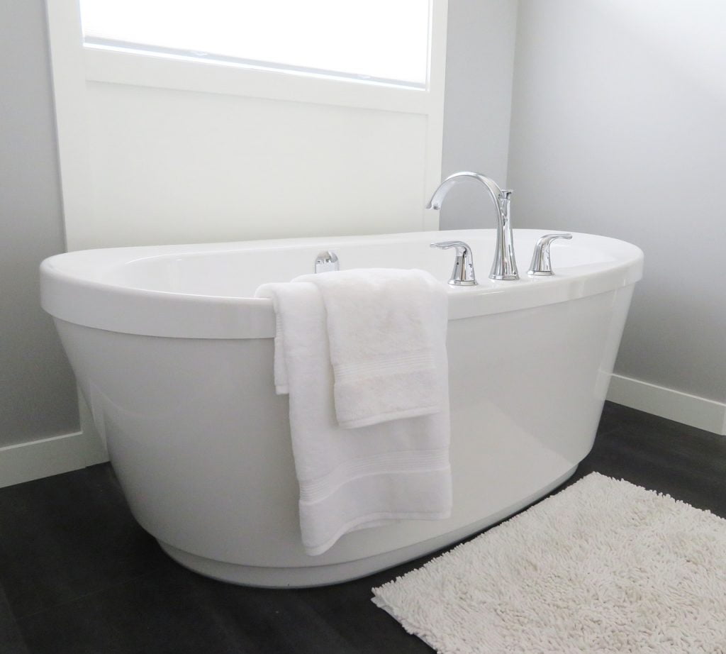 Clean Your Bathtub in 35 Minutes with MEIDE Guide!