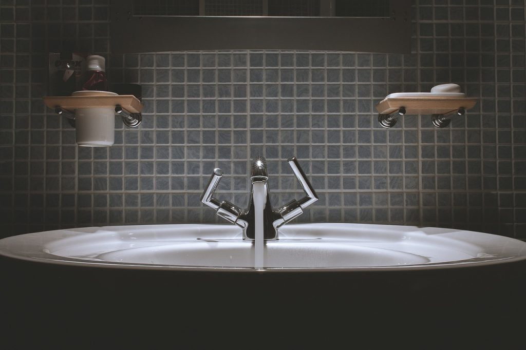 Read the cleaning guide to polish and wipe bathroom faucets at MEIDE!