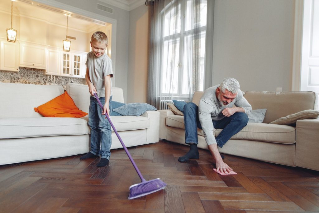 Cleaning as a team like in the army!
