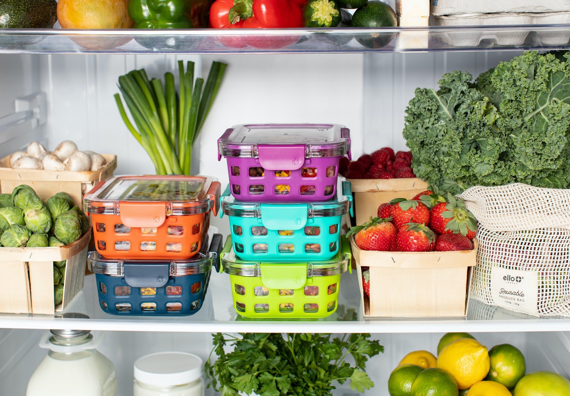 How To Clean The Fridge Quickly and Properly