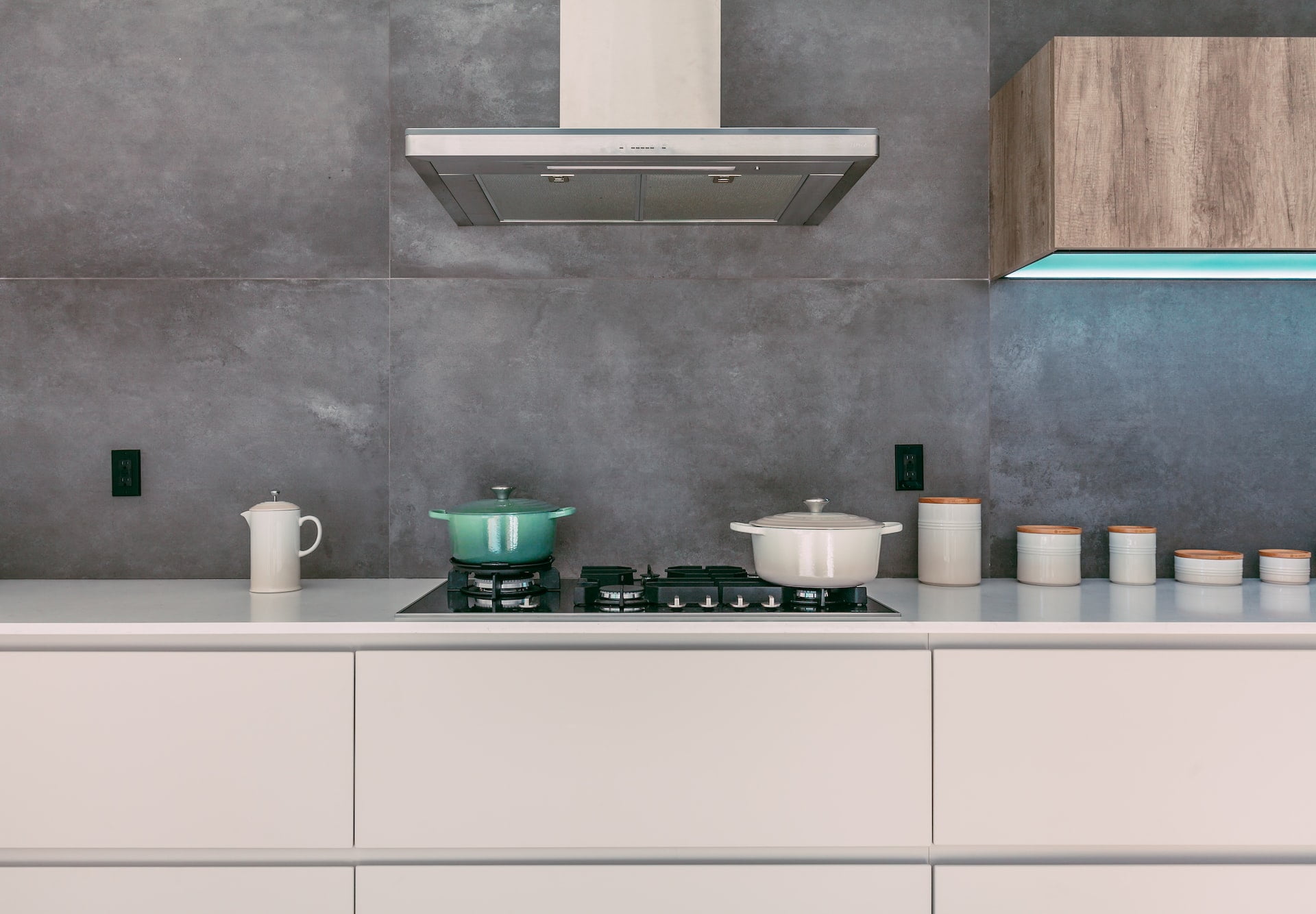 How to Clean Kitchen Hood Filter and Fan