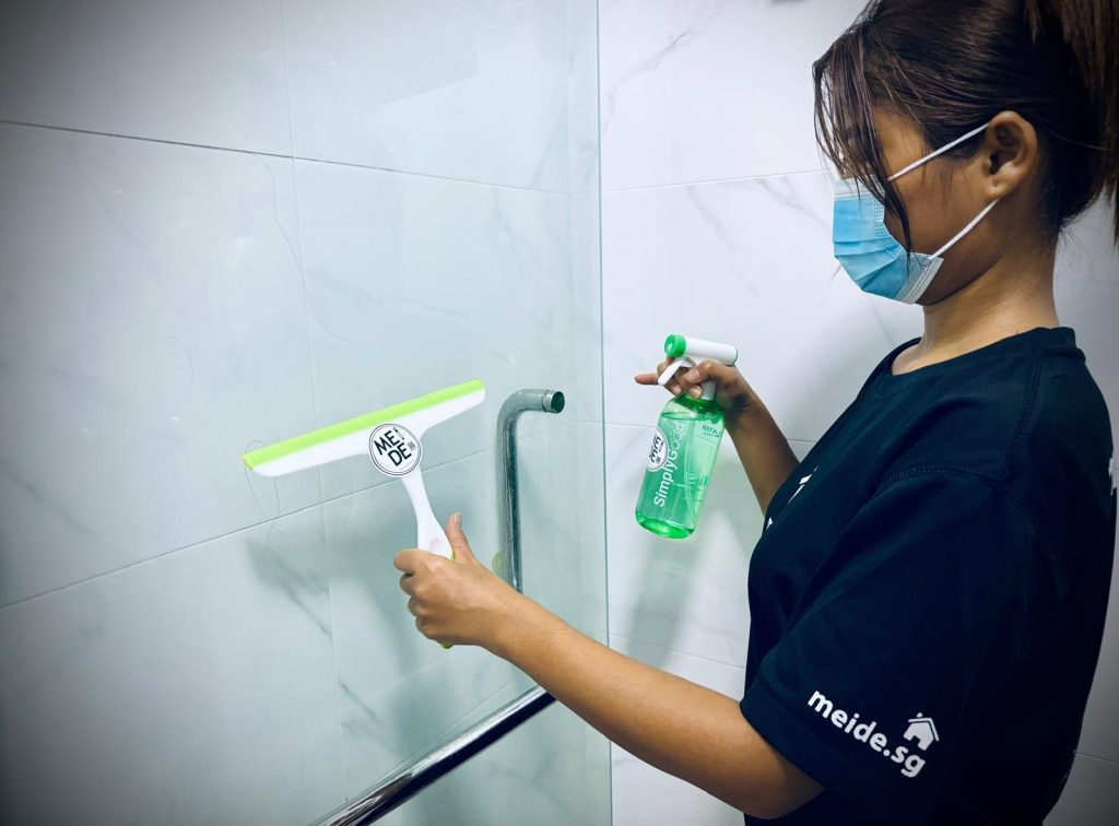 Glass Door Clean Via Squeegee by MEIDE Helpers